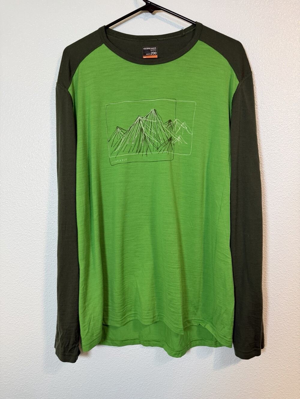 Icebreaker Bodyfit 200 Merino Wool XL Long Sleeve Mountain Graphic Shirt Green